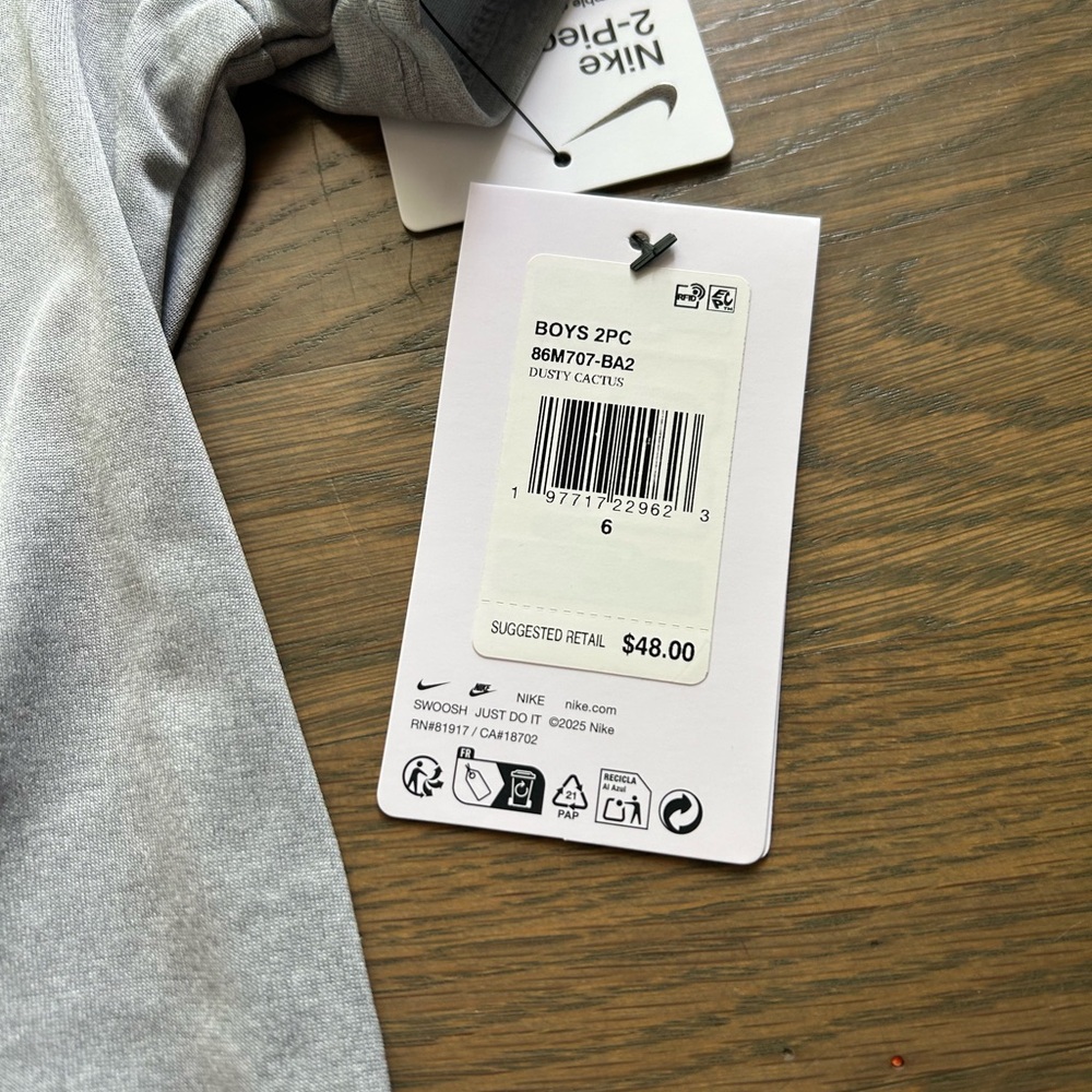 NWT Nike Boys Set size 6 - Picture 2 of 2